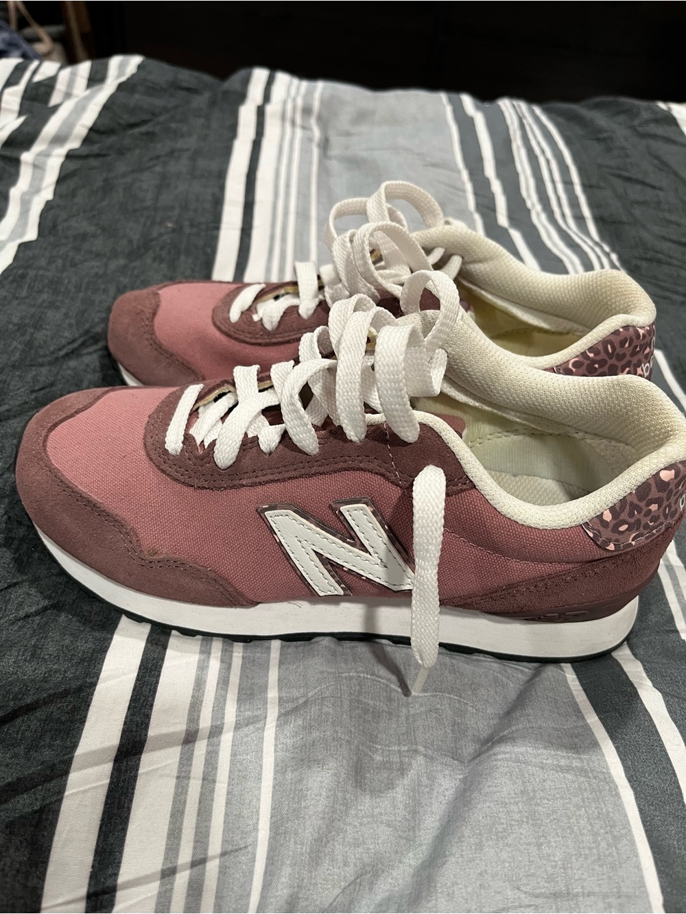 New Balance 515 Women's Dusty Rose & White Retro
Sneakers
